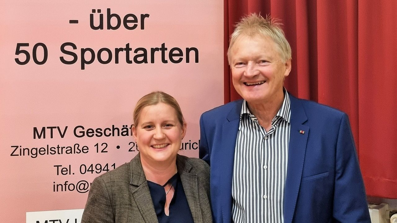 Vorsitzende der Kinderturn-Stiftung Kerstin Holze und Vorsitzender des MTV-Aurich Wilfried Theessen | Bildquelle: MTV Aurich